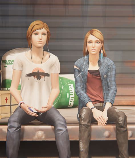 kissing chloe life is strange|rachel chloe max.